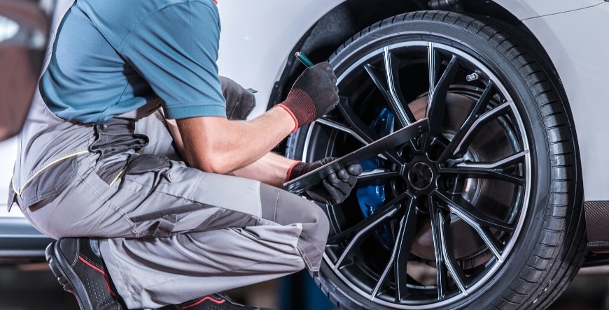 Mechanic with Checklist - Unbeatable Auto Repair in Salt Lake City, UT